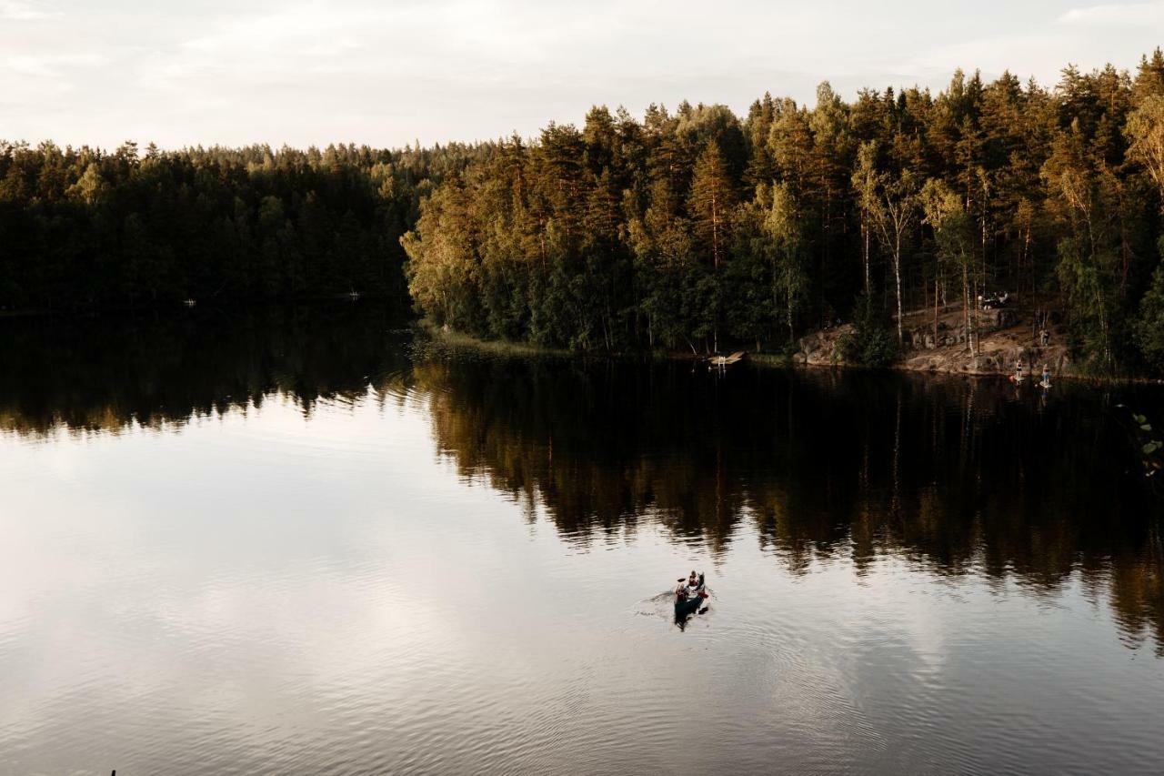 Lapland Hotels Bulevardi Helsinki Esterno foto The lake in autumn
